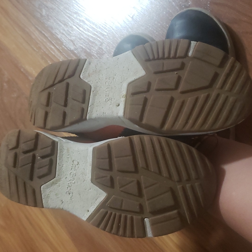 Shoes - Picture 5 of 8